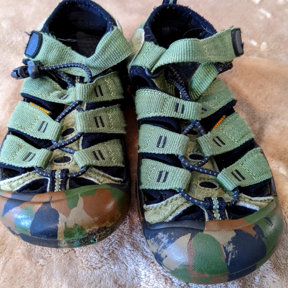 Keen hiking sandals/water shoes kids 2